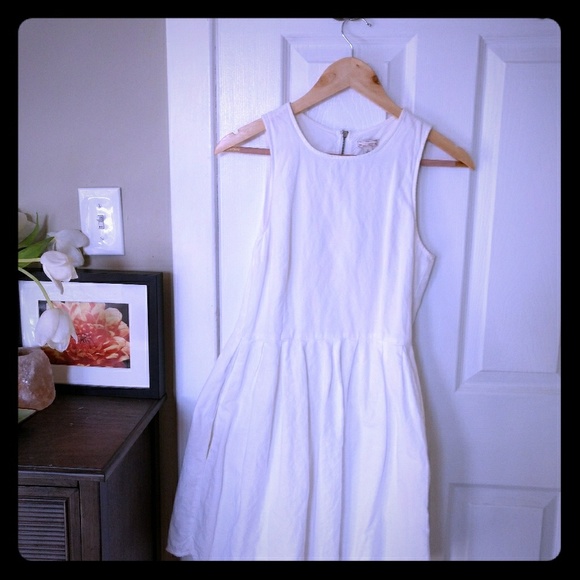 Linen Gap Dress - Picture 1 of 4